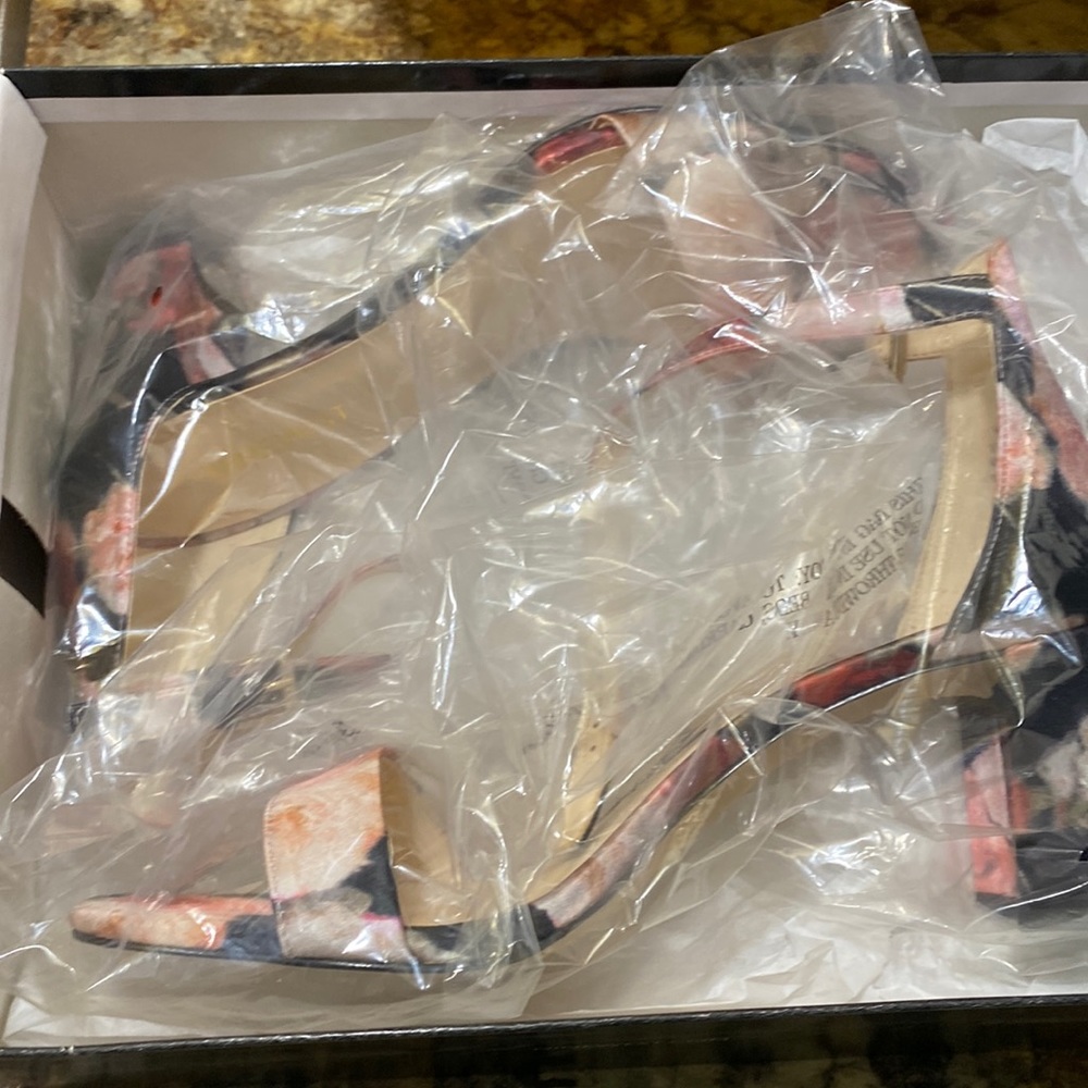Nine West stripe sandals 1.5 inch heels worn once pink pastel flowers with black